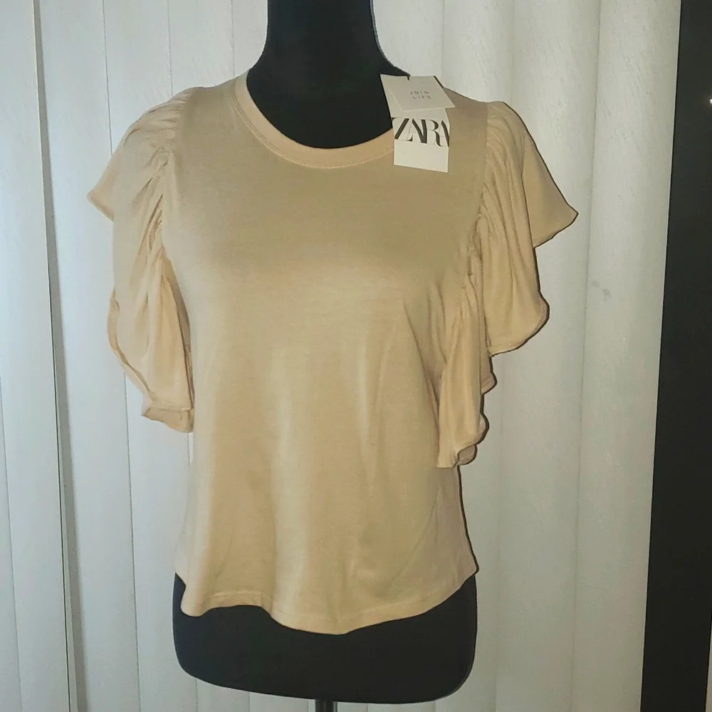 Zara Ruffle Top - Picture 4 of 8